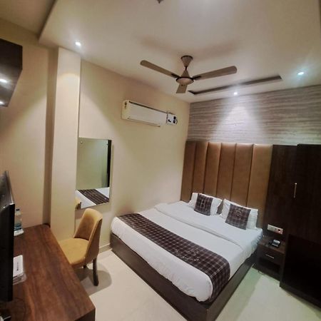 Hotel Blossom Inn Amritsar Bagian luar foto