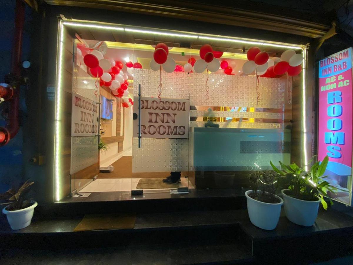 Hotel Blossom Inn Amritsar Bagian luar foto