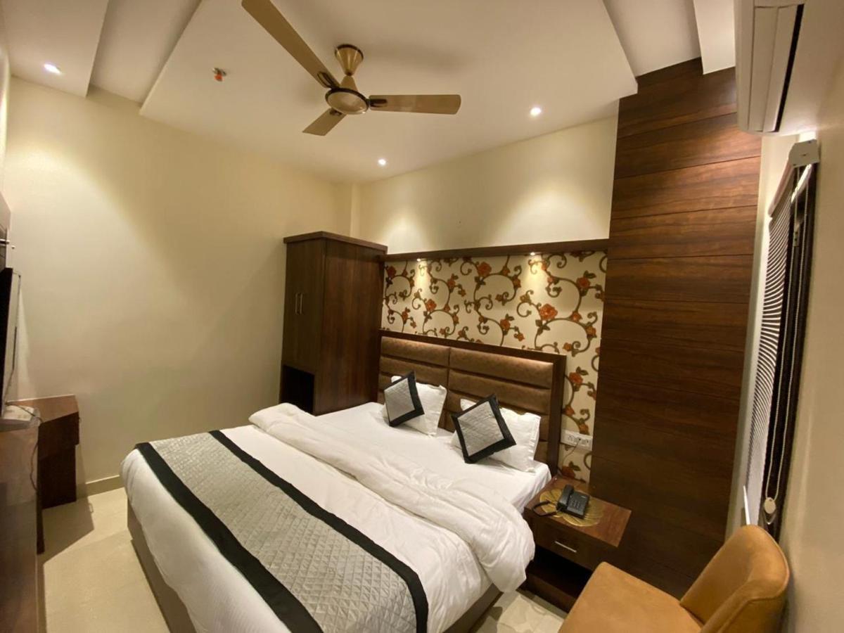 Hotel Blossom Inn Amritsar Bagian luar foto