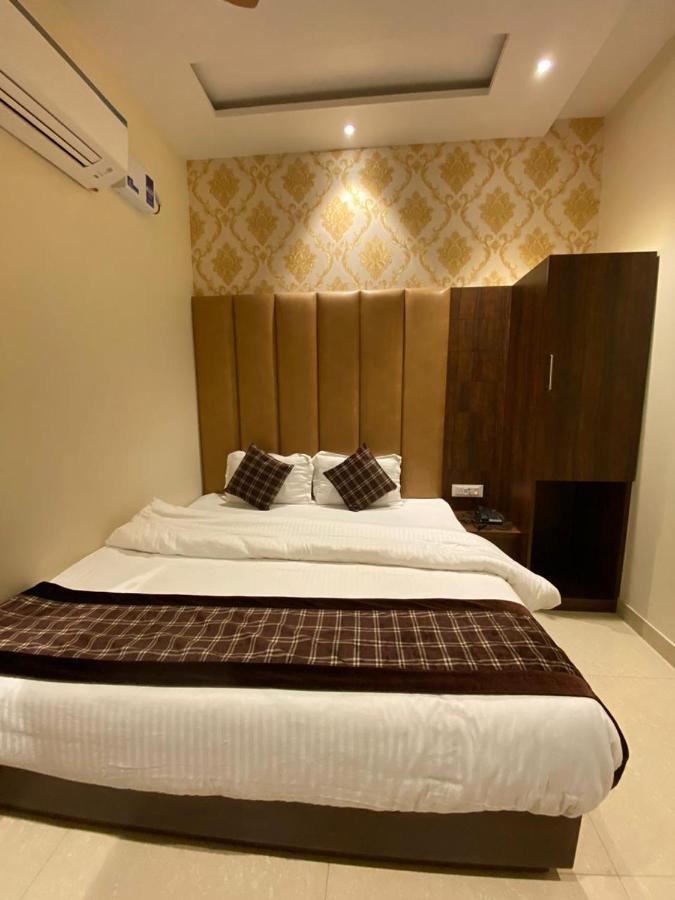 Hotel Blossom Inn Amritsar Bagian luar foto