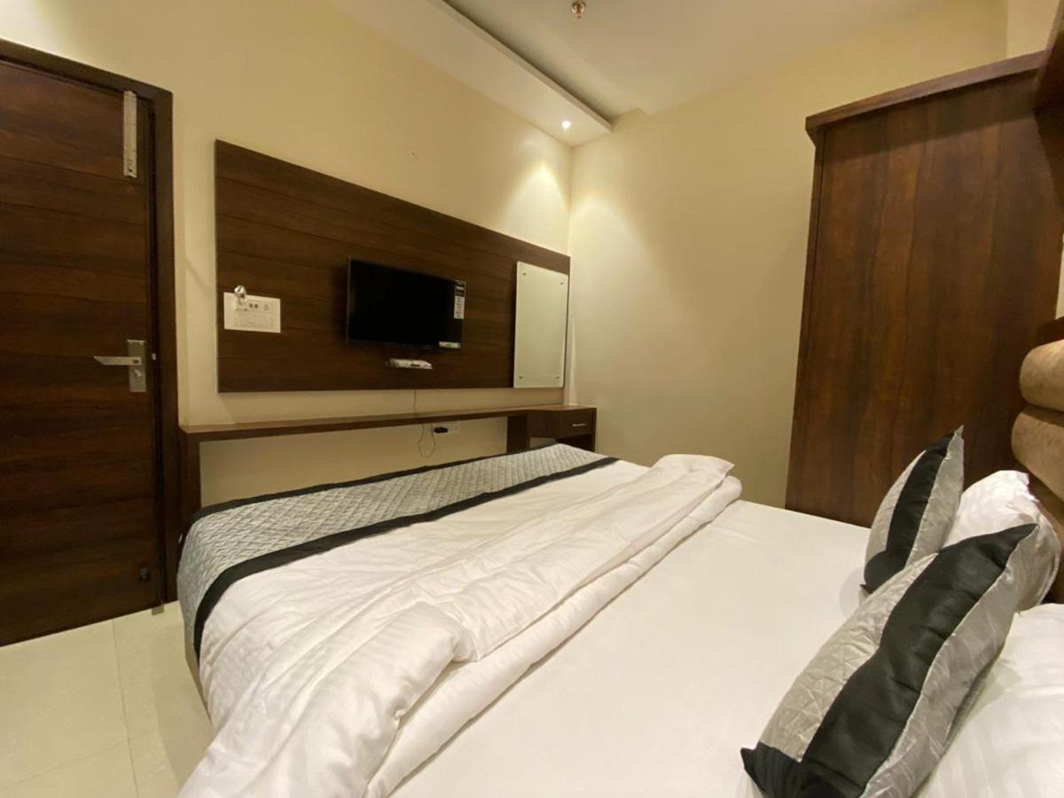Hotel Blossom Inn Amritsar Bagian luar foto