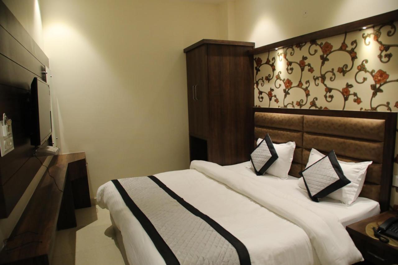 Hotel Blossom Inn Amritsar Bagian luar foto