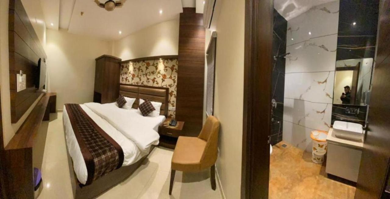 Hotel Blossom Inn Amritsar Bagian luar foto