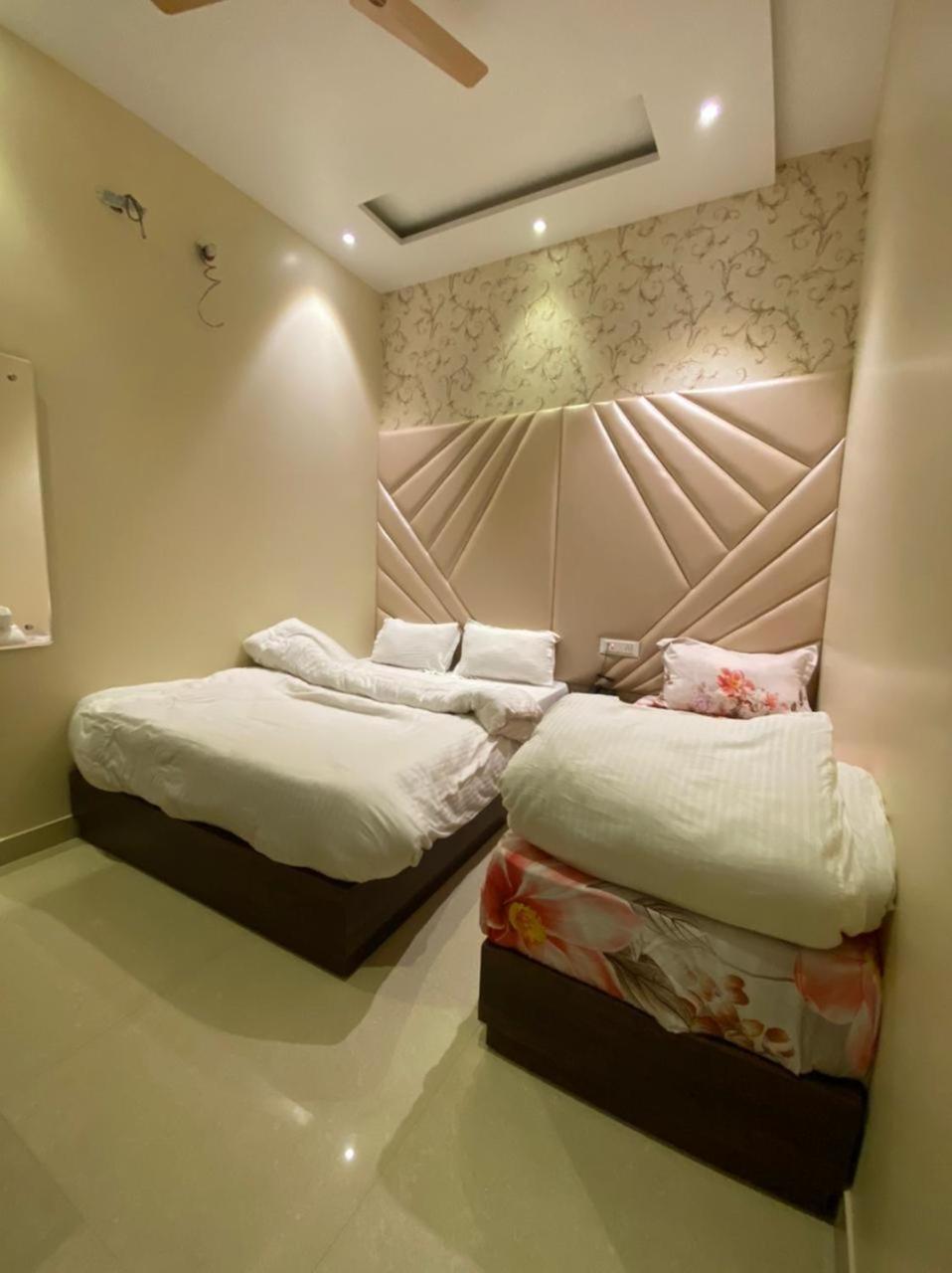 Hotel Blossom Inn Amritsar Bagian luar foto