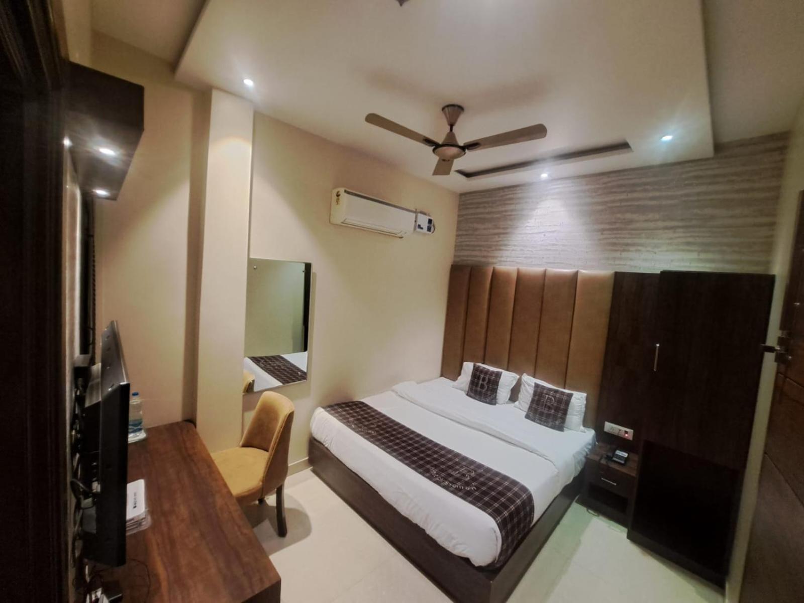 Hotel Blossom Inn Amritsar Bagian luar foto