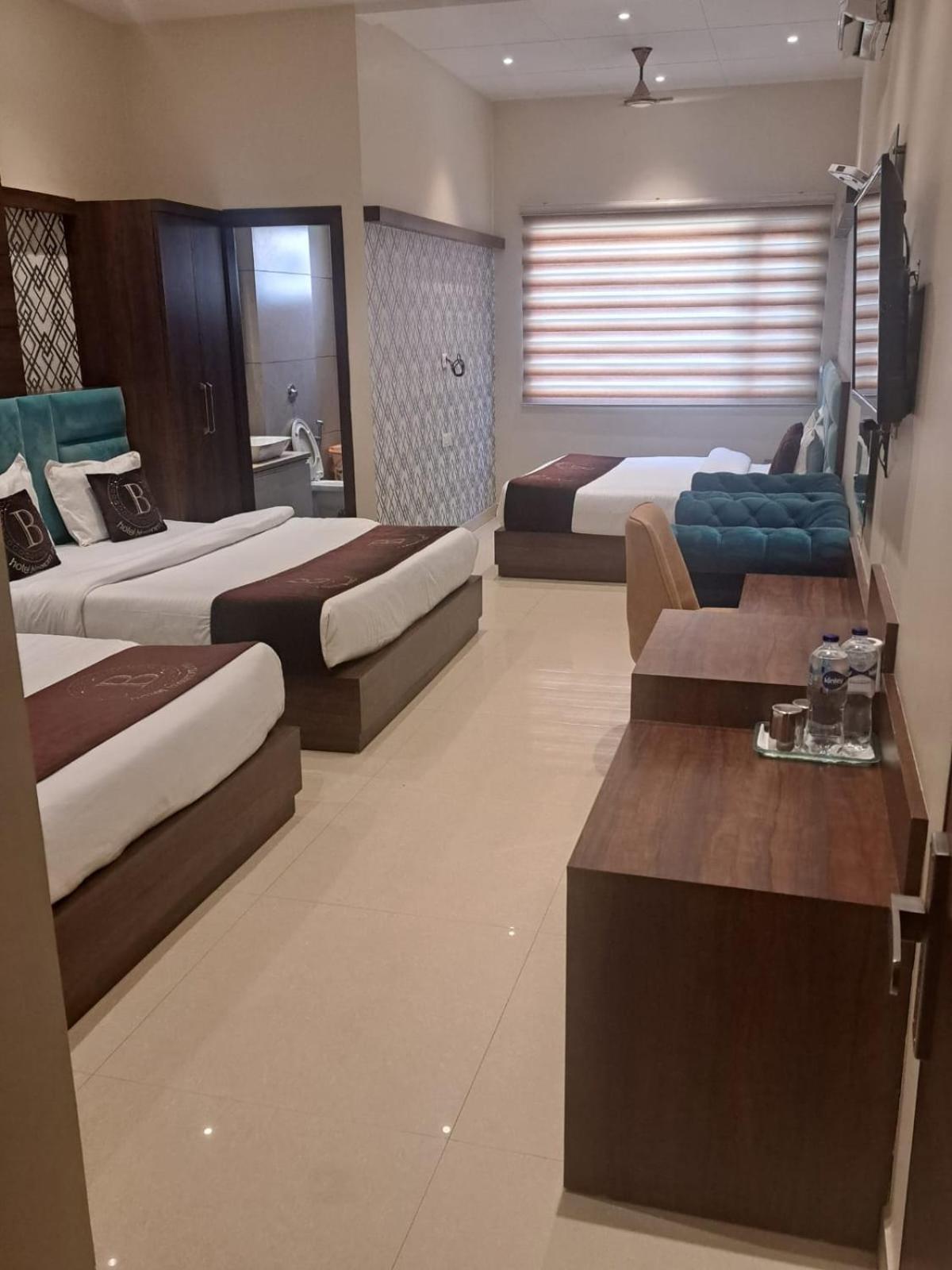 Hotel Blossom Inn Amritsar Bagian luar foto